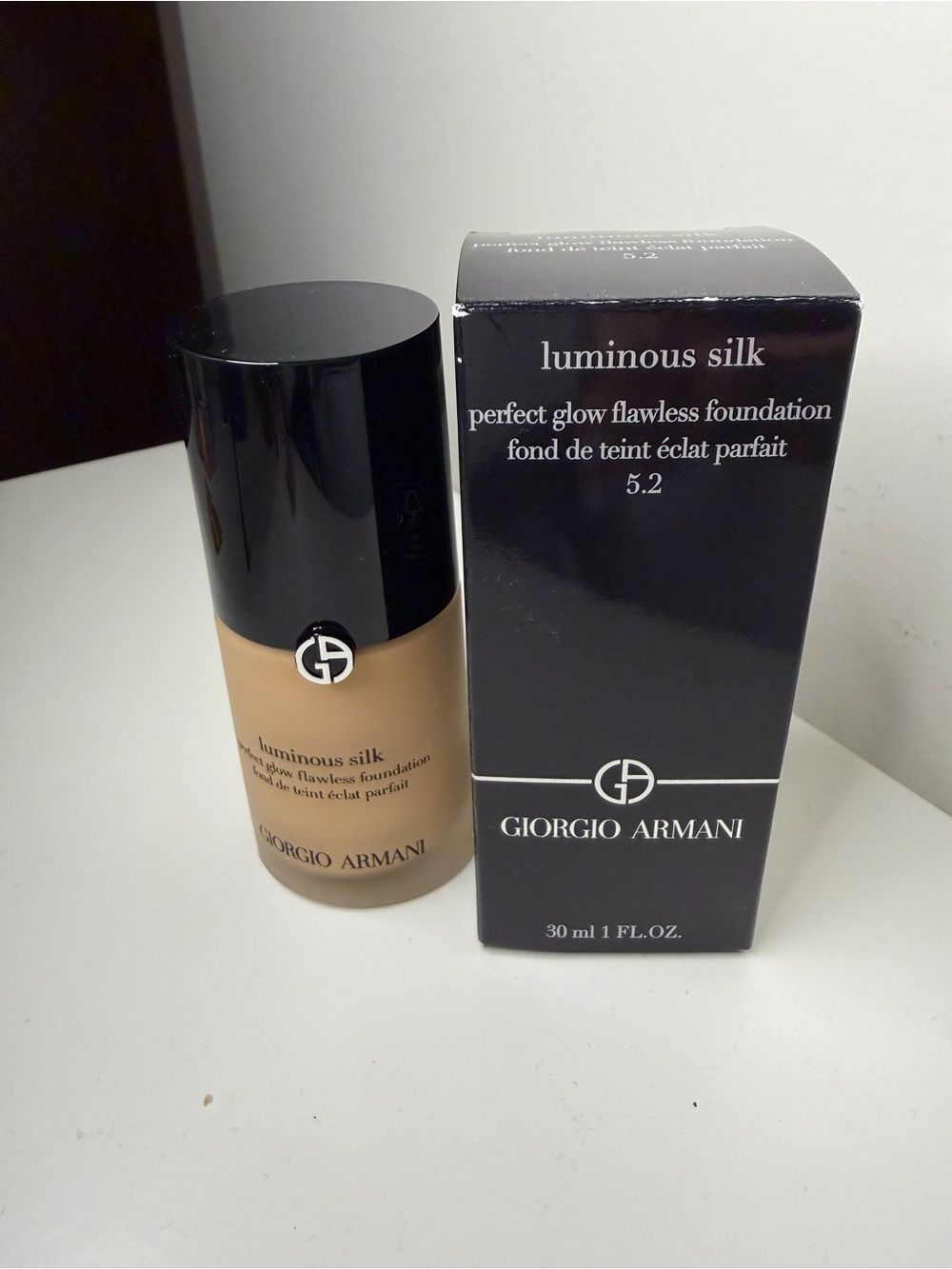 Giorgio Armani Luminous Silk Foundation Shade 5.2